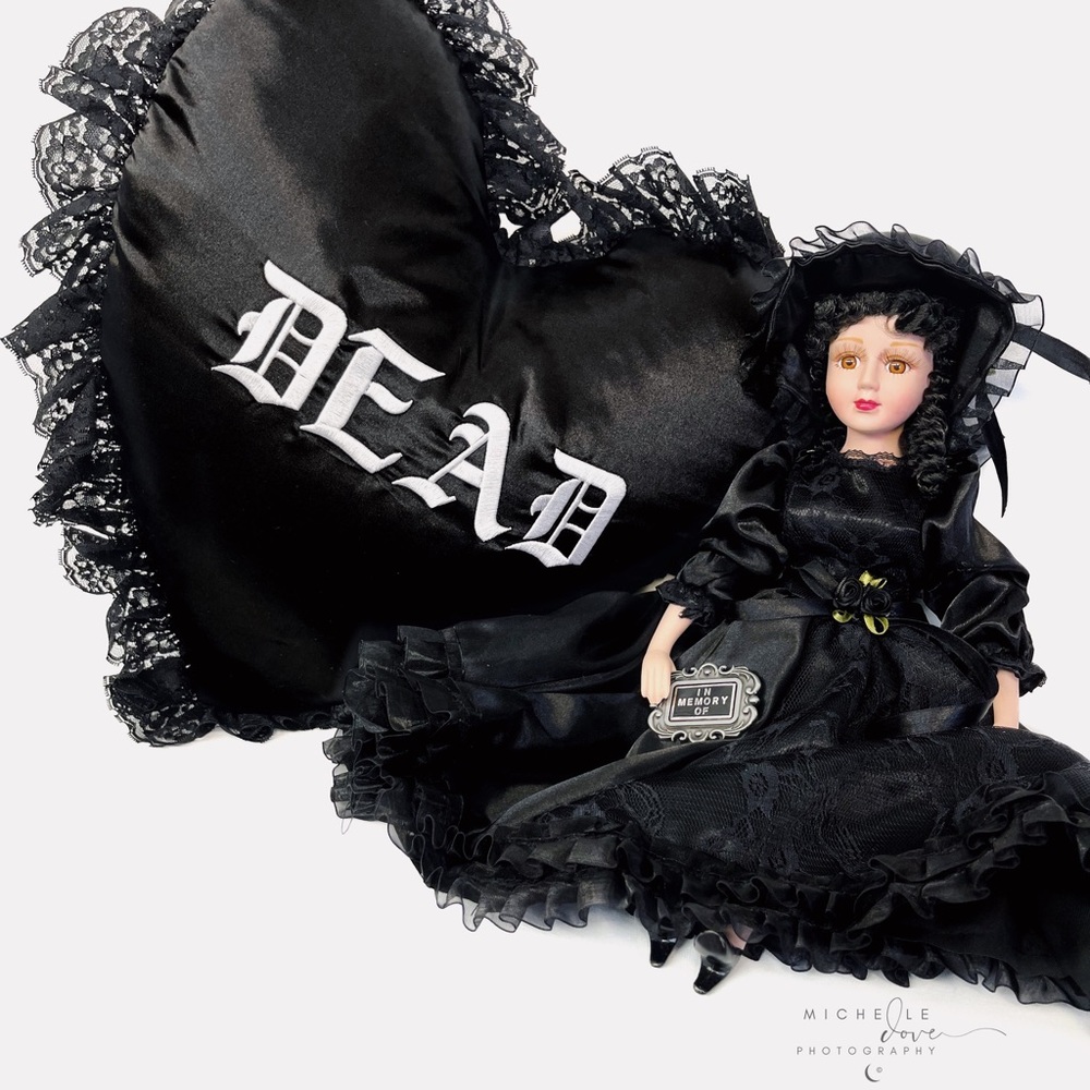 Widow Darkness Come Play With Us Doll Purse - Picture 3 of 6